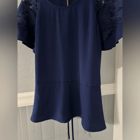 💙 Simply Vera Elegant Navy Blue Lace Sleeve Blouse - Picture 5 of 7